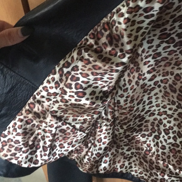 Woman's light weight leather blazer - Picture 2 of 4